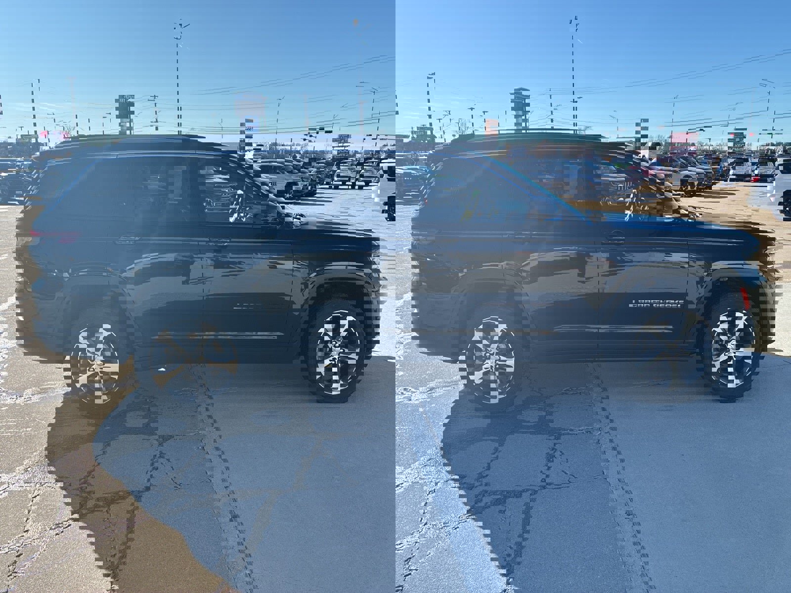 Used 2023 Jeep Grand Cherokee L Limited w/ Luxury Tech Group II image 8