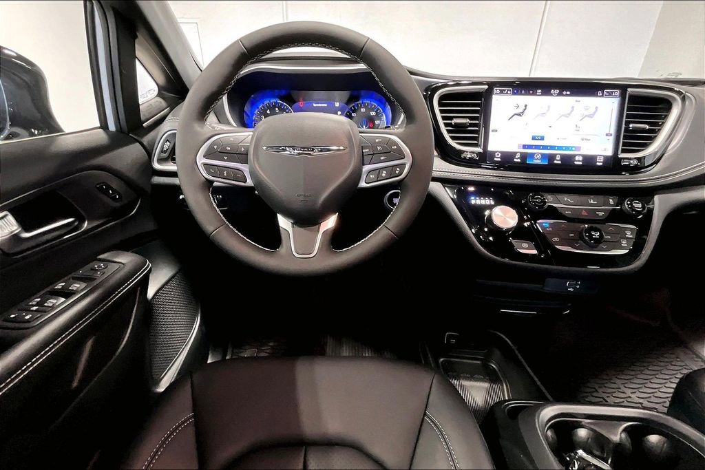 New 2026 Chrysler Pacifica Select image 12