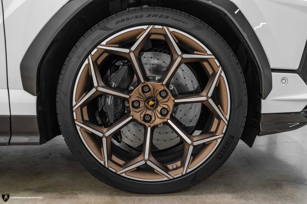 Used 2023 Lamborghini Urus Performante AWD/4WD image 9