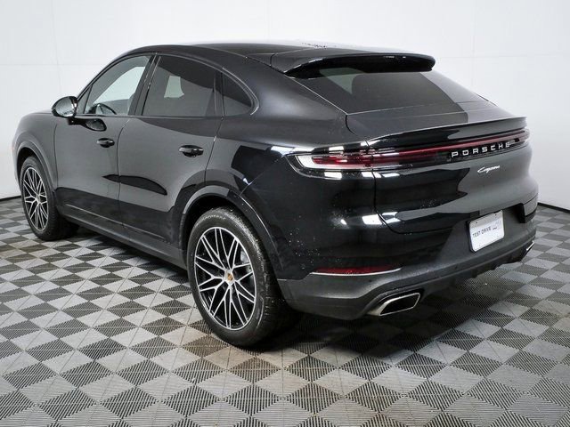 Certified 2024 Porsche Cayenne AWD image 3