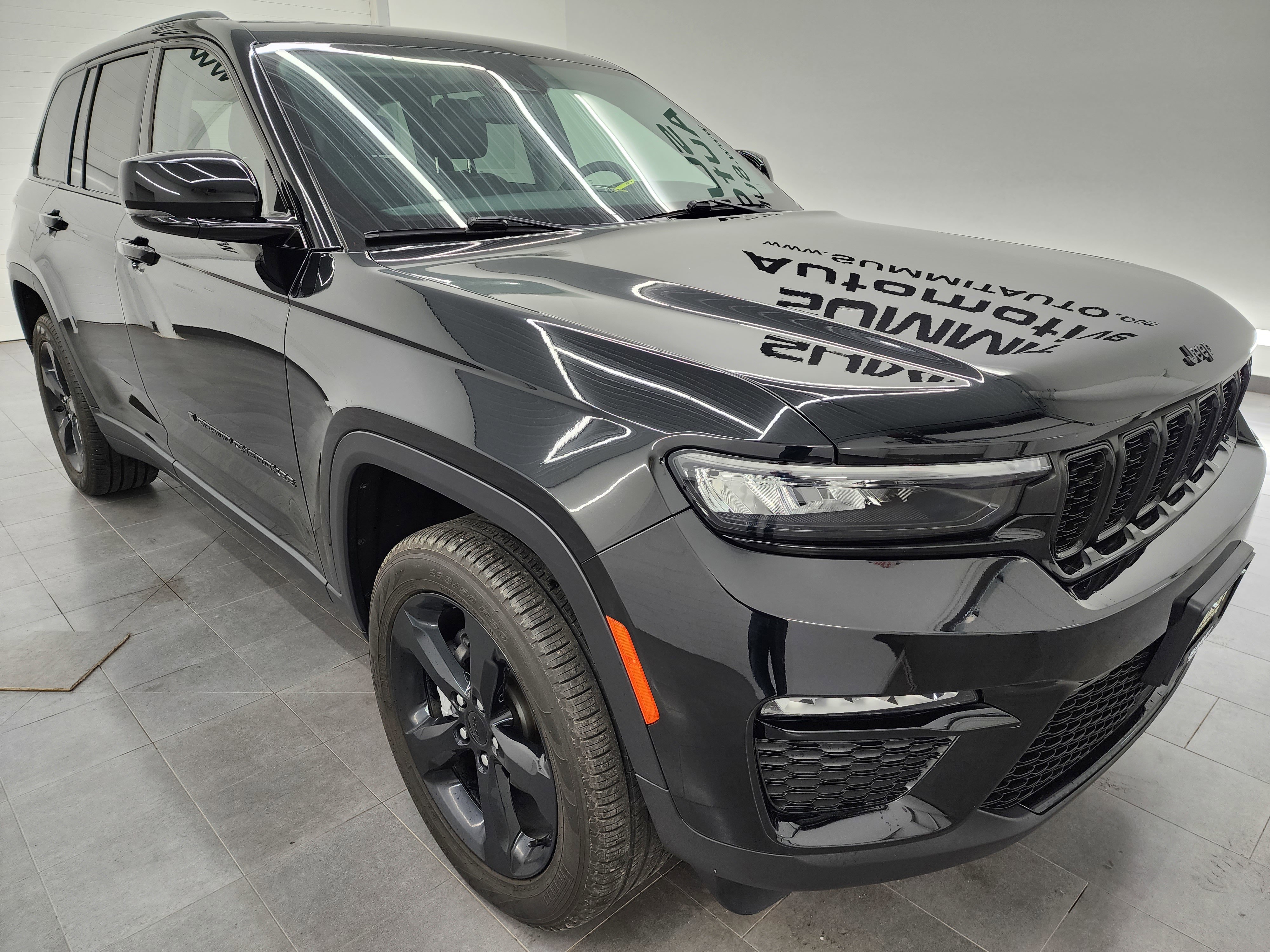 Used 2023 Jeep Grand Cherokee Limited w/ Black Appearance Package image 2