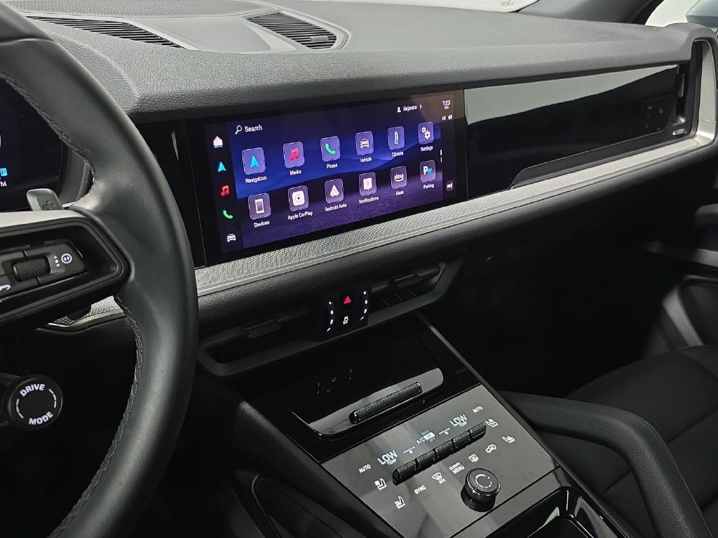 Certified 2026 Porsche Cayenne AWD/4WD image 15