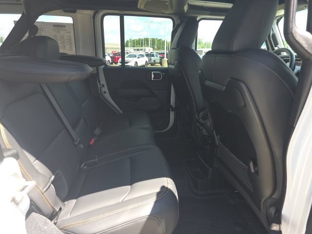Used 2026 Jeep Wrangler Unlimited Sahara AWD/4WD image 9