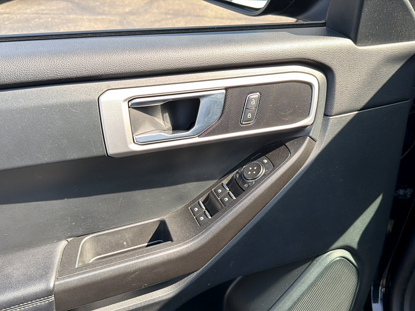 Used 2022 Ford Explorer 4WD image 15