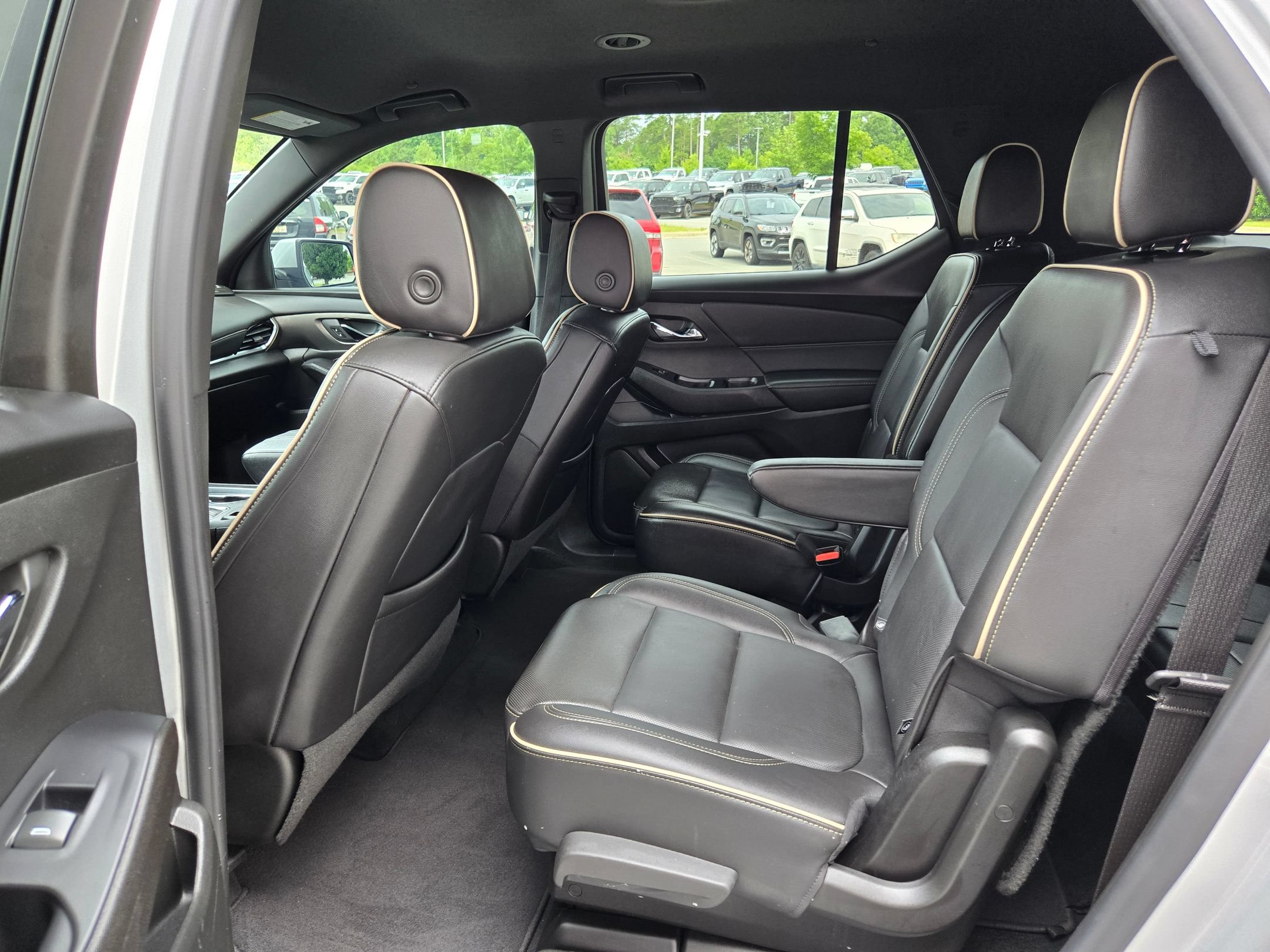 Used 2022 Chevrolet Traverse Premier AWD/4WD image 35