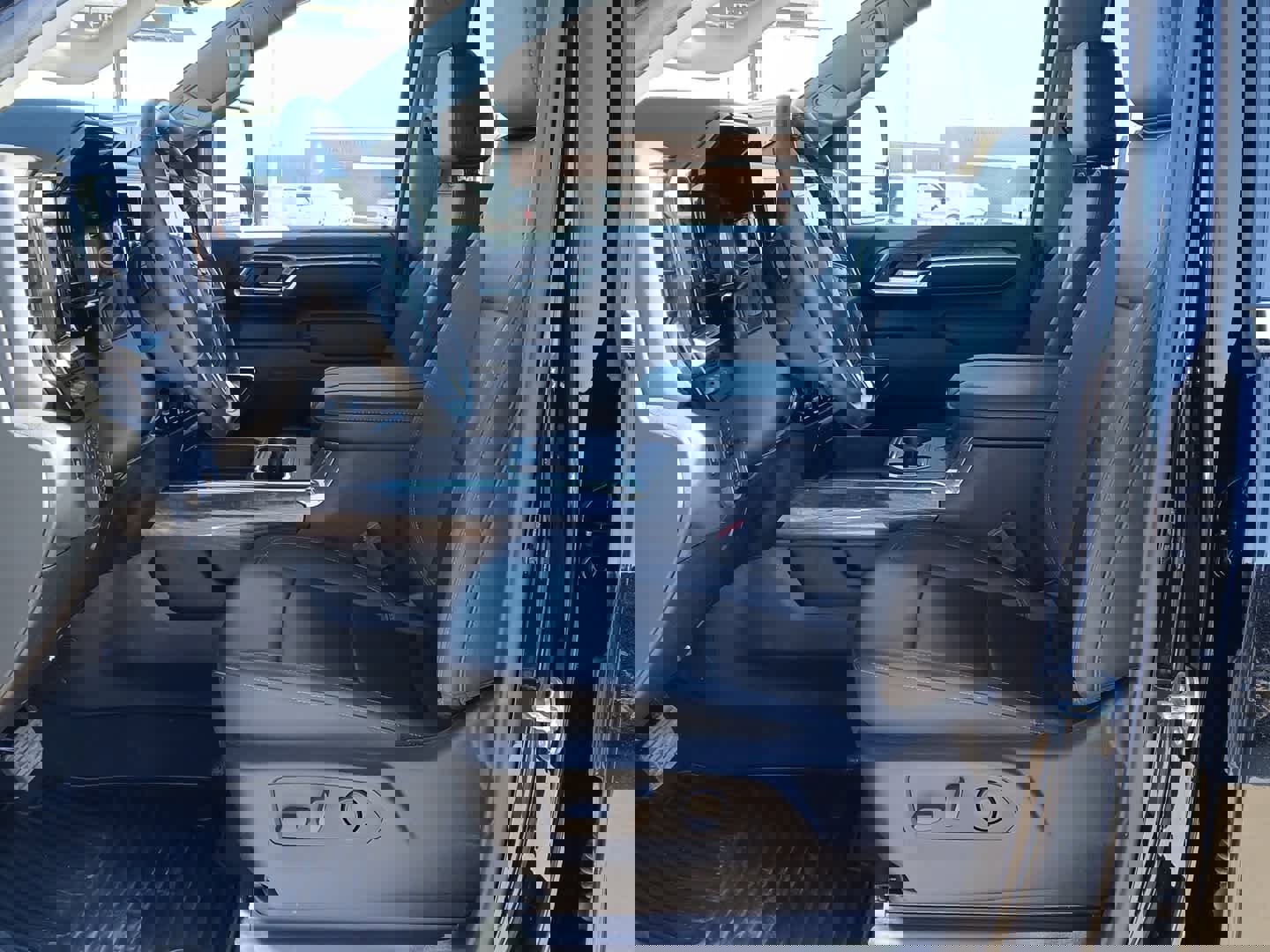 Used 2025 Chevrolet Silverado 3500 LTZ w/ LTZ Plus Package image 15