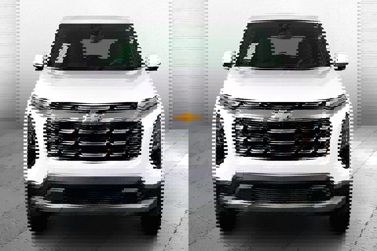 Used 2025 Chevrolet Equinox LT image 2