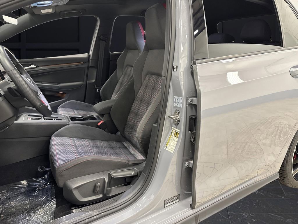 Used 2022 Volkswagen GTI SE image 4