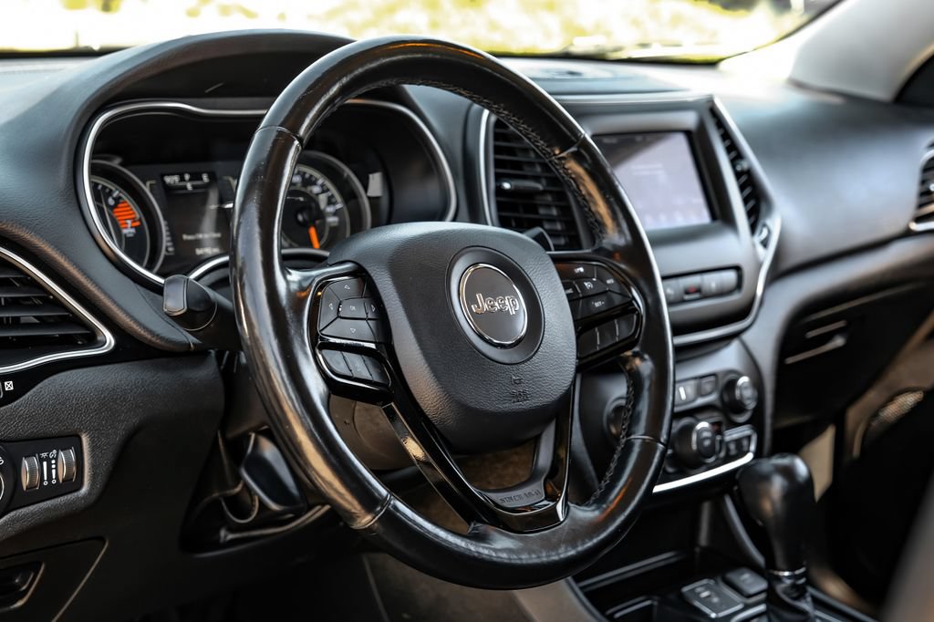 Used 2021 Jeep Cherokee Latitude Plus FWD image 13