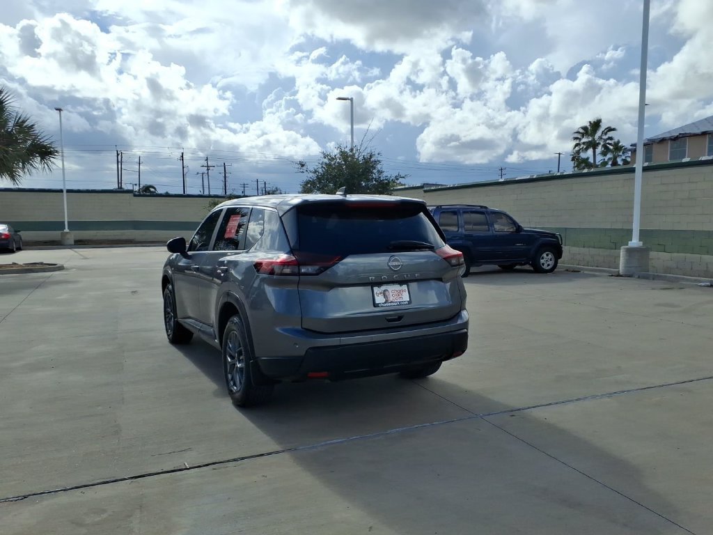 Used 2024 Nissan Rogue S FWD image 3
