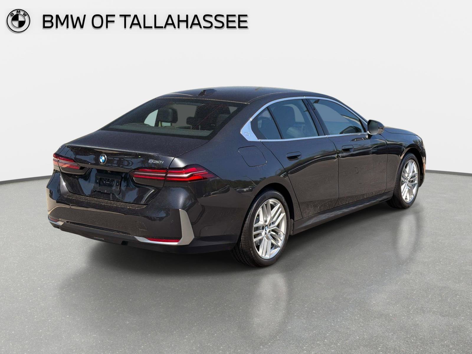 Used 2025 BMW 530i w/ Premium Package RWD image 5