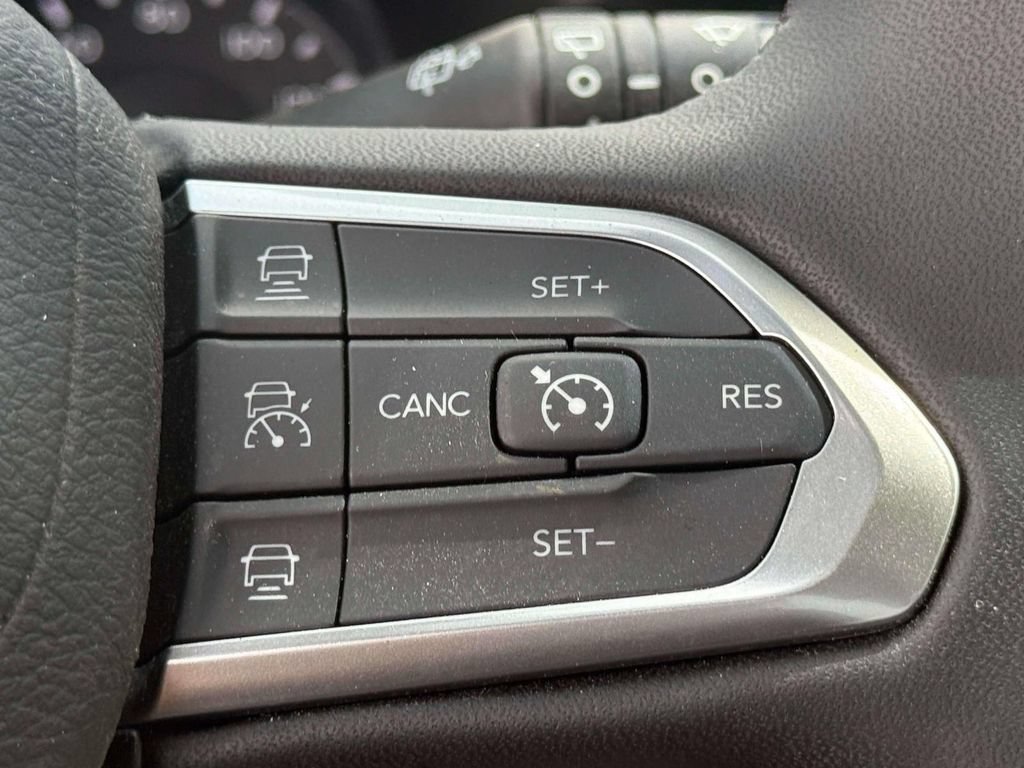 Used 2026 Jeep Compass Limited AWD/4WD image 21