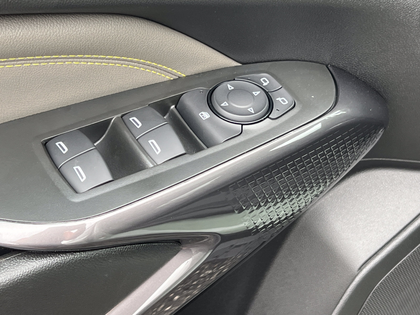 New 2026 Chevrolet Trax ACTIV w/ Sunroof Package FWD image 15
