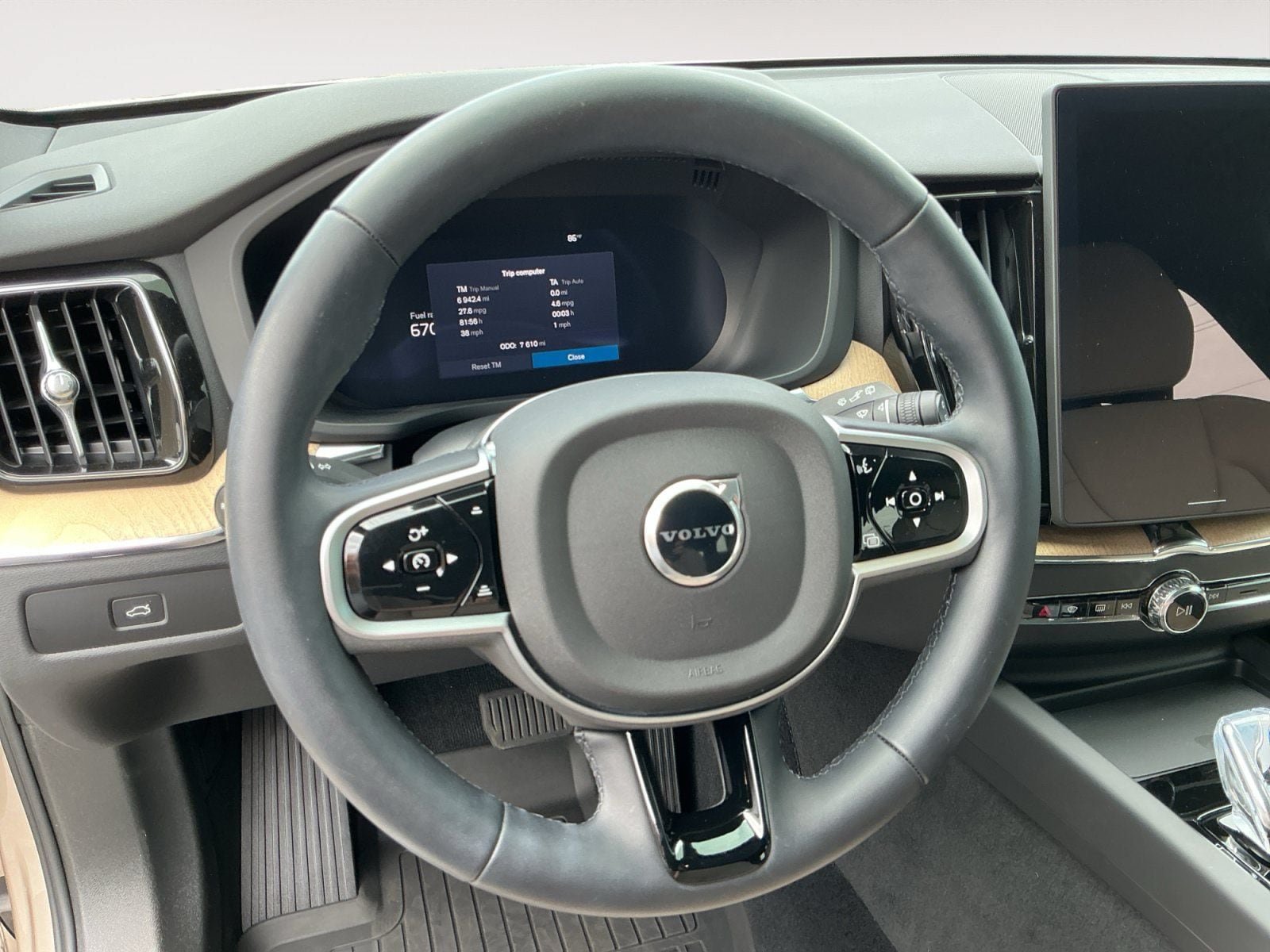 Used 2026 Volvo XC60 B5 Plus w/ Protection Package Premier AWD/4WD image 12