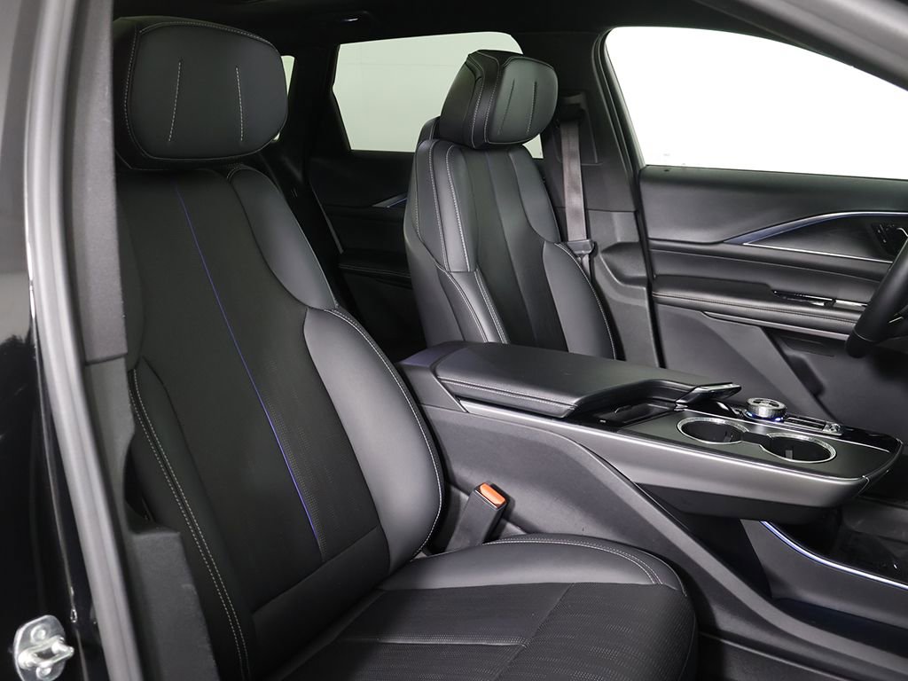 Used 2024 Cadillac Lyriq Luxury RWD image 30