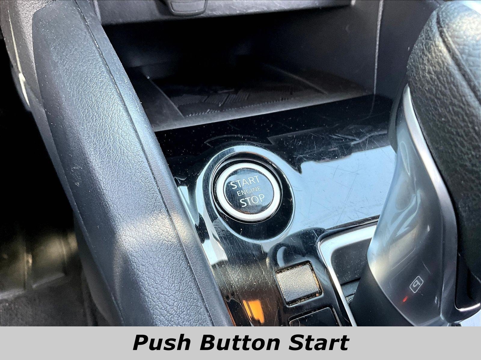 Used 2024 Nissan Versa SR FWD image 36