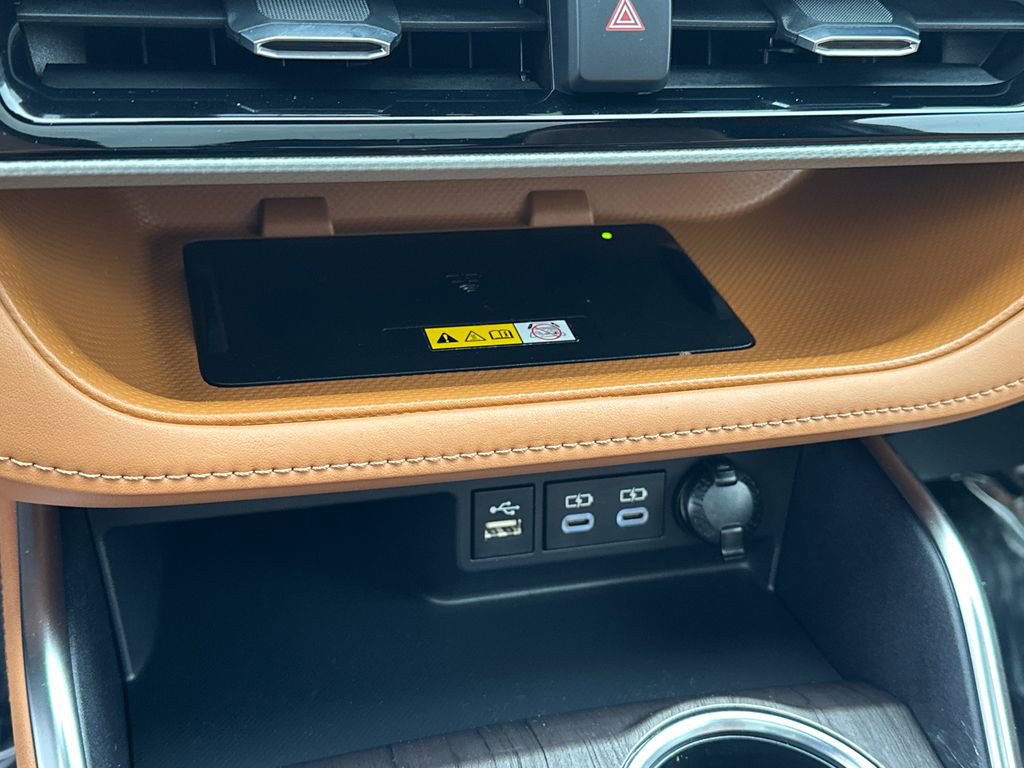 Used 2023 Toyota Highlander Platinum image 31