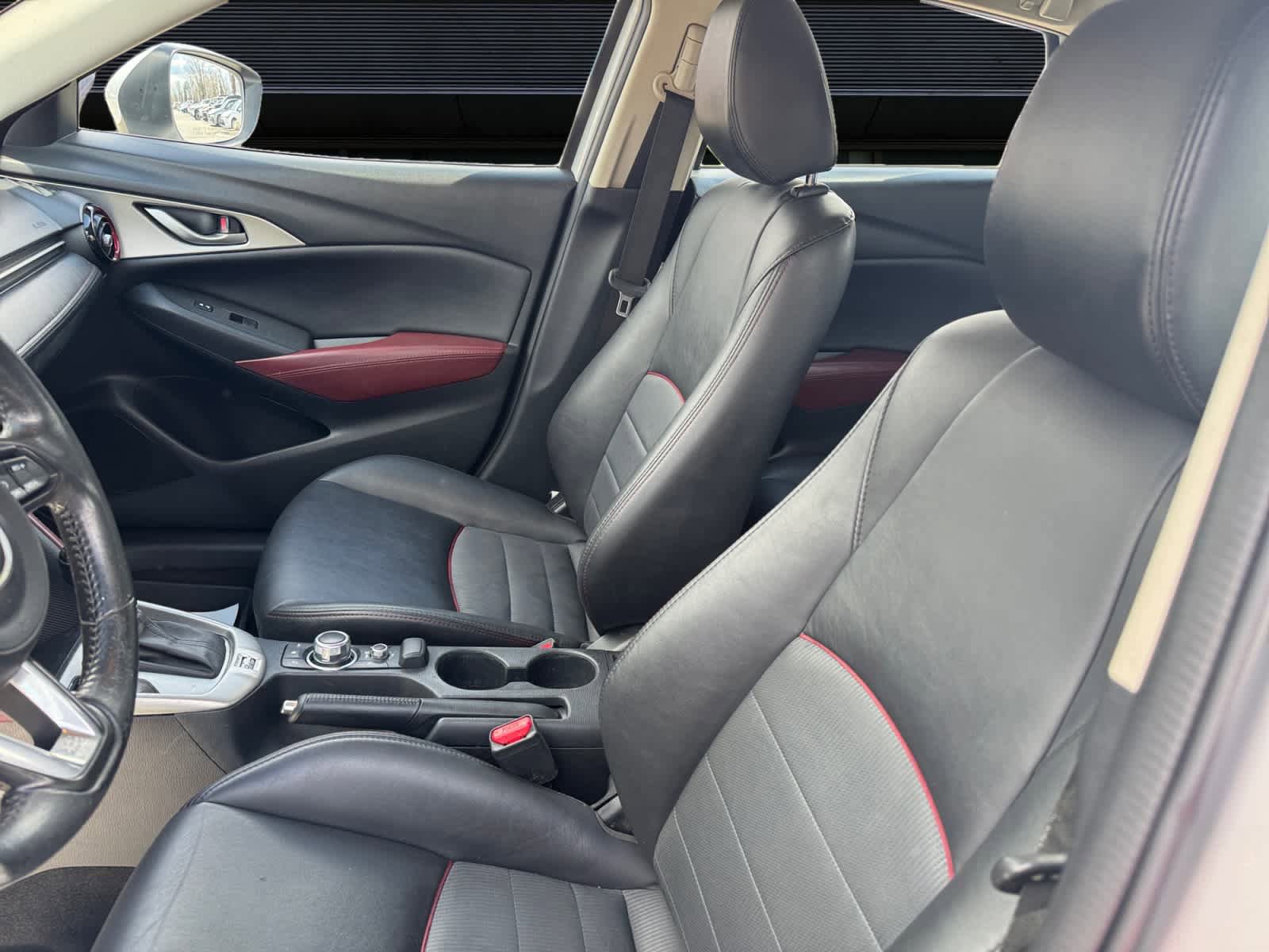 Used 2018 MAZDA CX-3 Touring FWD image 2