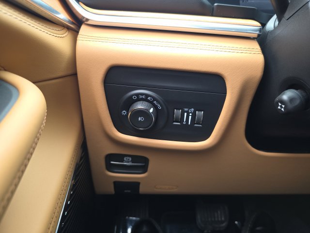 Used 2025 Jeep Grand Cherokee L Summit AWD/4WD image 17