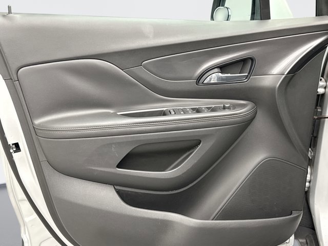 Used 2021 Buick Encore Preferred image 9