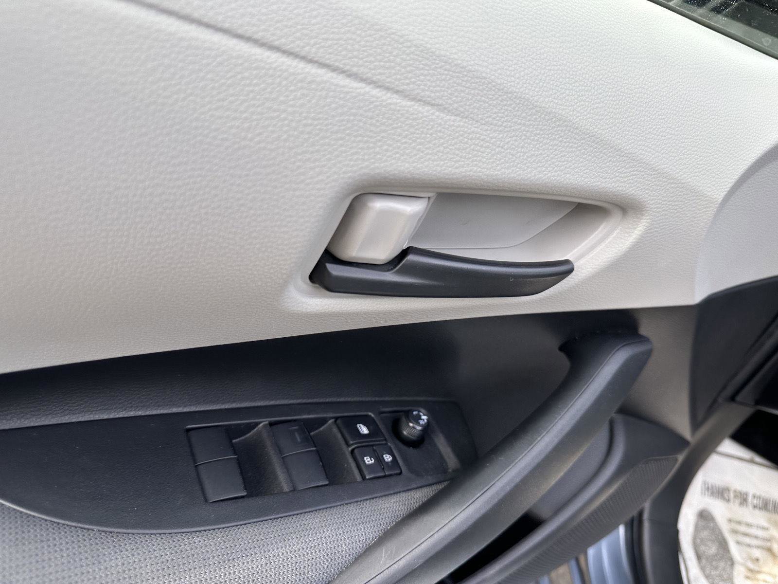 Used 2022 Toyota Corolla LE image 7