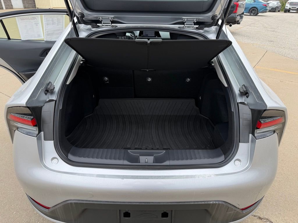 Used 2024 Toyota Prius LE image 32