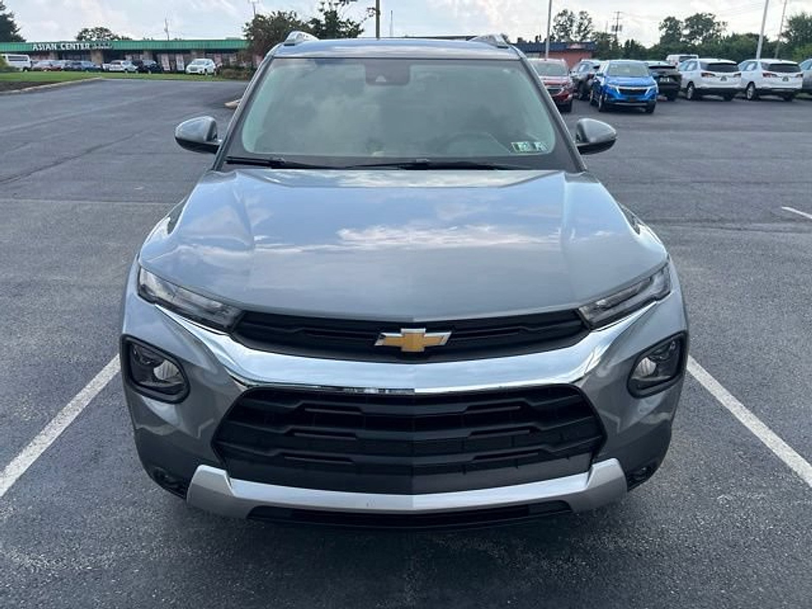 Used 2023 Chevrolet TrailBlazer LT w/ Convenience Package AWD/4WD image 3