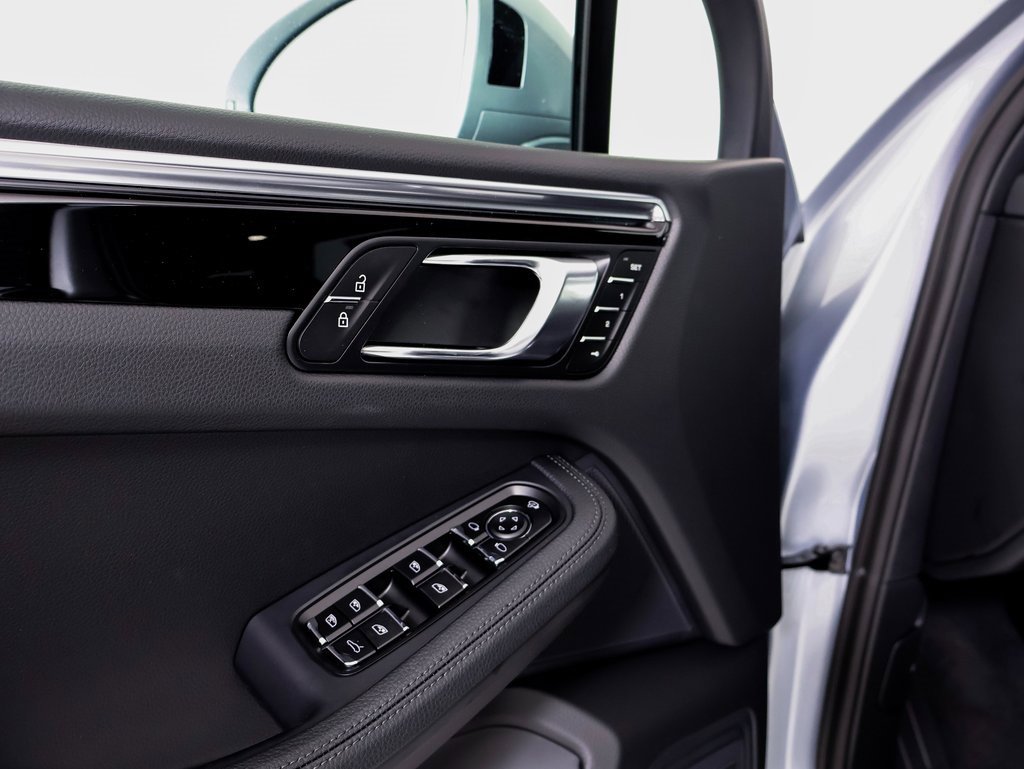 New 2026 Porsche Macan image 20