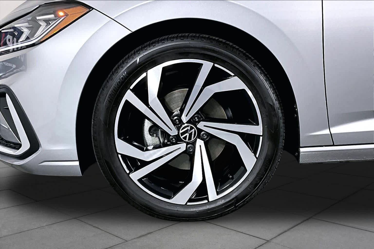 Used 2026 Volkswagen Jetta SEL FWD image 10