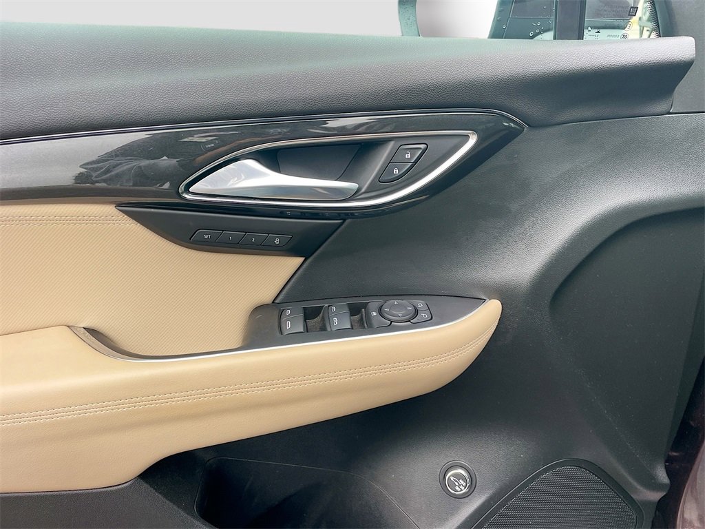 Used 2025 Buick Envision Preferred image 9