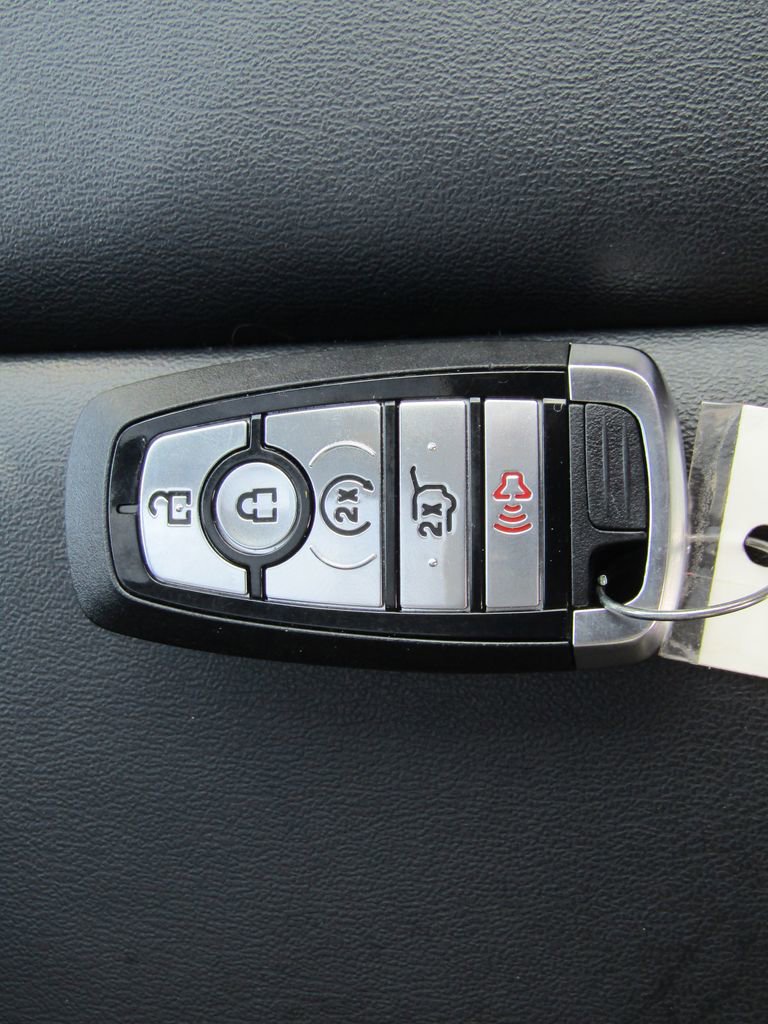 Used 2024 Ford Explorer XLT w/ Equipment Group 202A AWD/4WD image 36