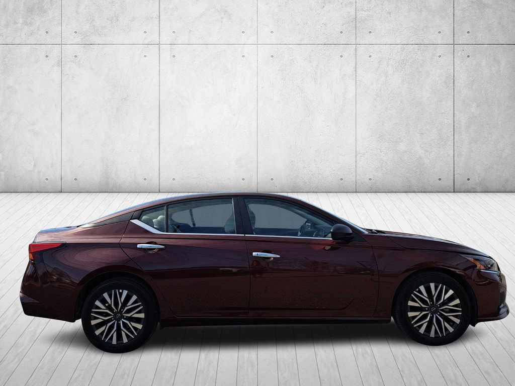 Used 2025 Nissan Altima 2.5 SV image 4