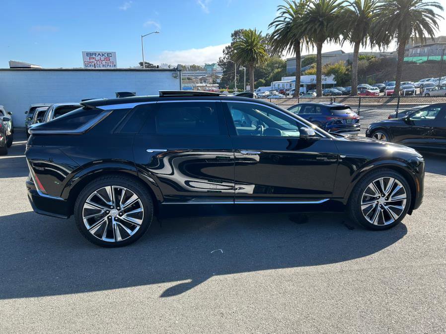 Used 2024 Cadillac Lyriq Luxury w/ LPO, Floor Liner Package image 4