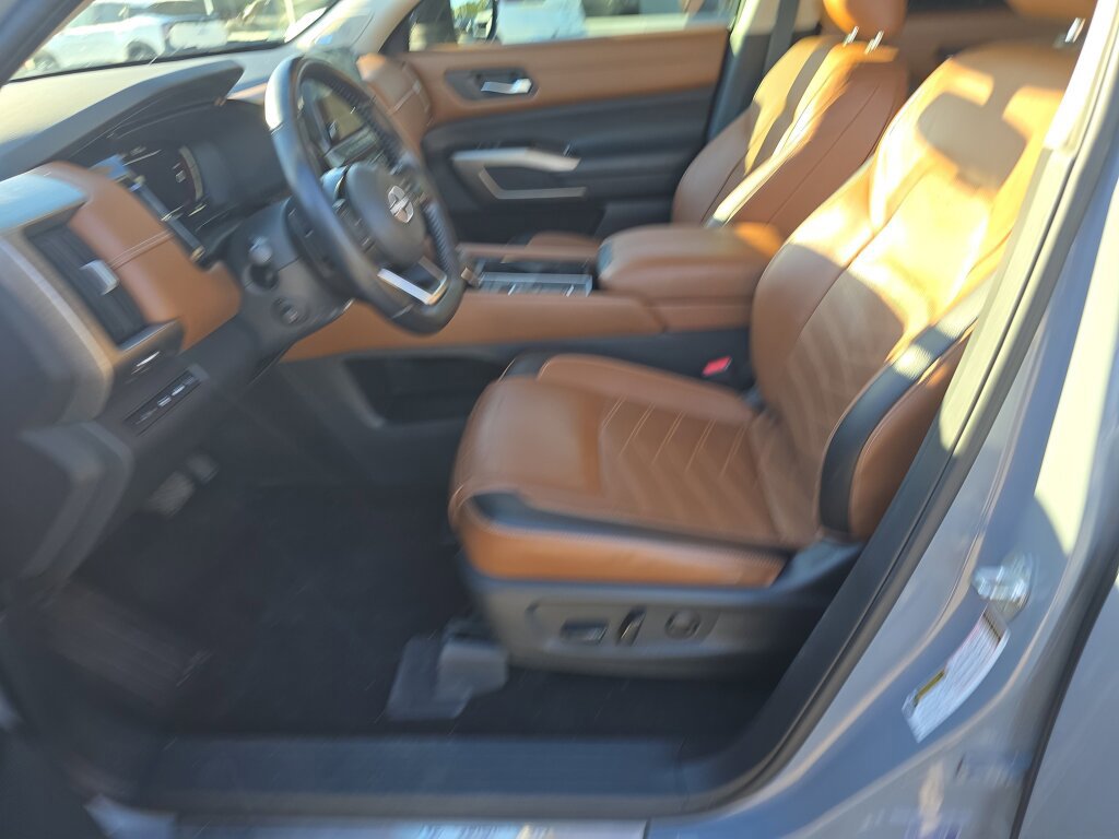 Used 2022 Nissan Pathfinder Platinum w/ Lighting Package (N93) image 13