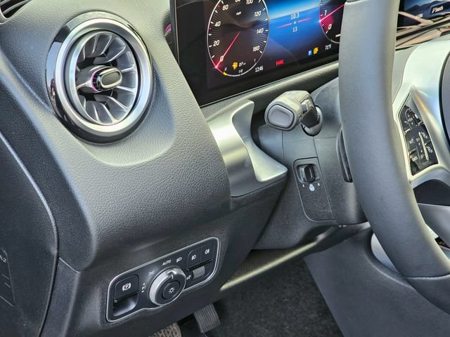 New 2026 Mercedes-Benz GLB 250 4MATIC image 17