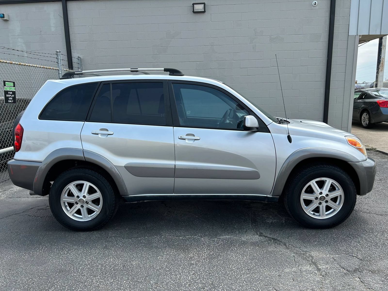 Used 2005 Toyota RAV4 2WD w/ Sport Pkg image 4