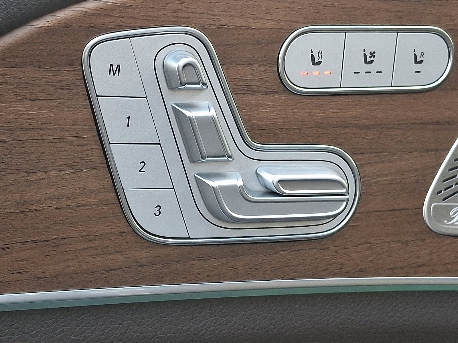 Used 2022 Mercedes-Benz GLS 450 4MATIC image 26