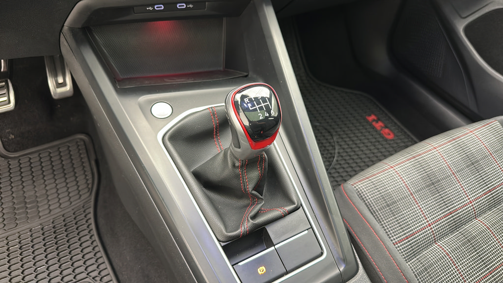 Used 2022 Volkswagen GTI SE FWD image 22
