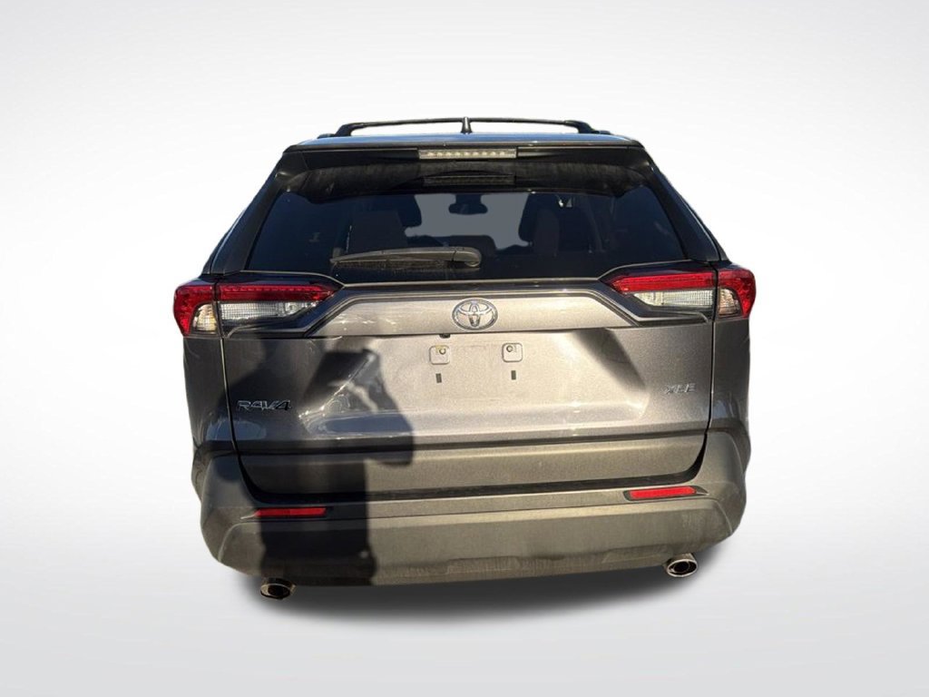 Used 2021 Toyota RAV4 XLE w/ Convenience Package FWD image 7