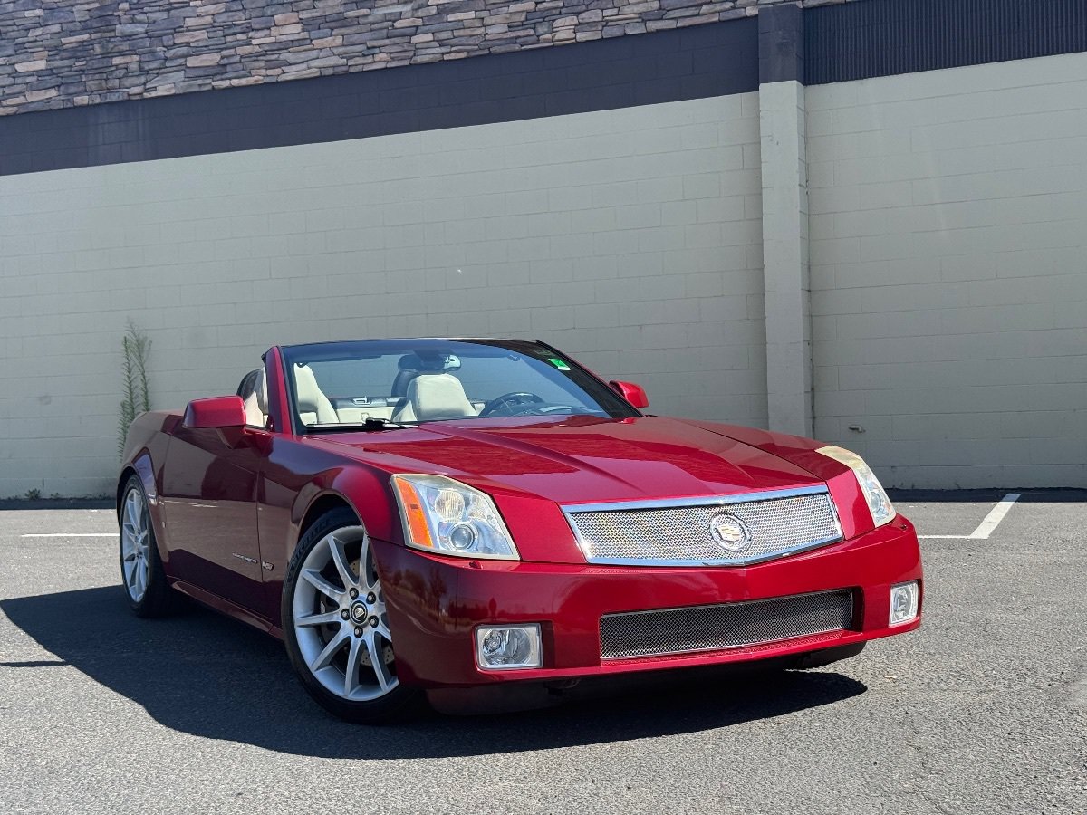 Used 2006 Cadillac XLR V RWD image 2