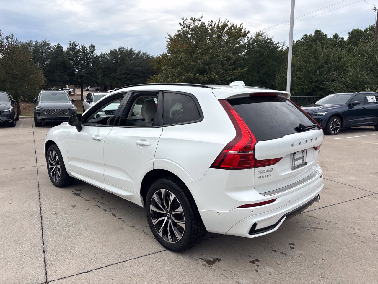 Used 2024 Volvo XC60 B5 Plus w/ Protection Package Premier AWD/4WD image 7