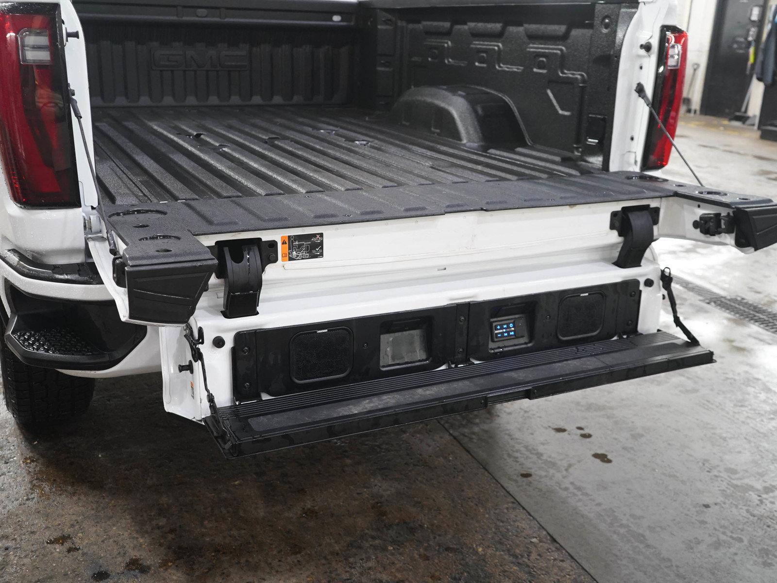Used 2025 GMC Sierra 3500 Denali Ultimate AWD/4WD image 16