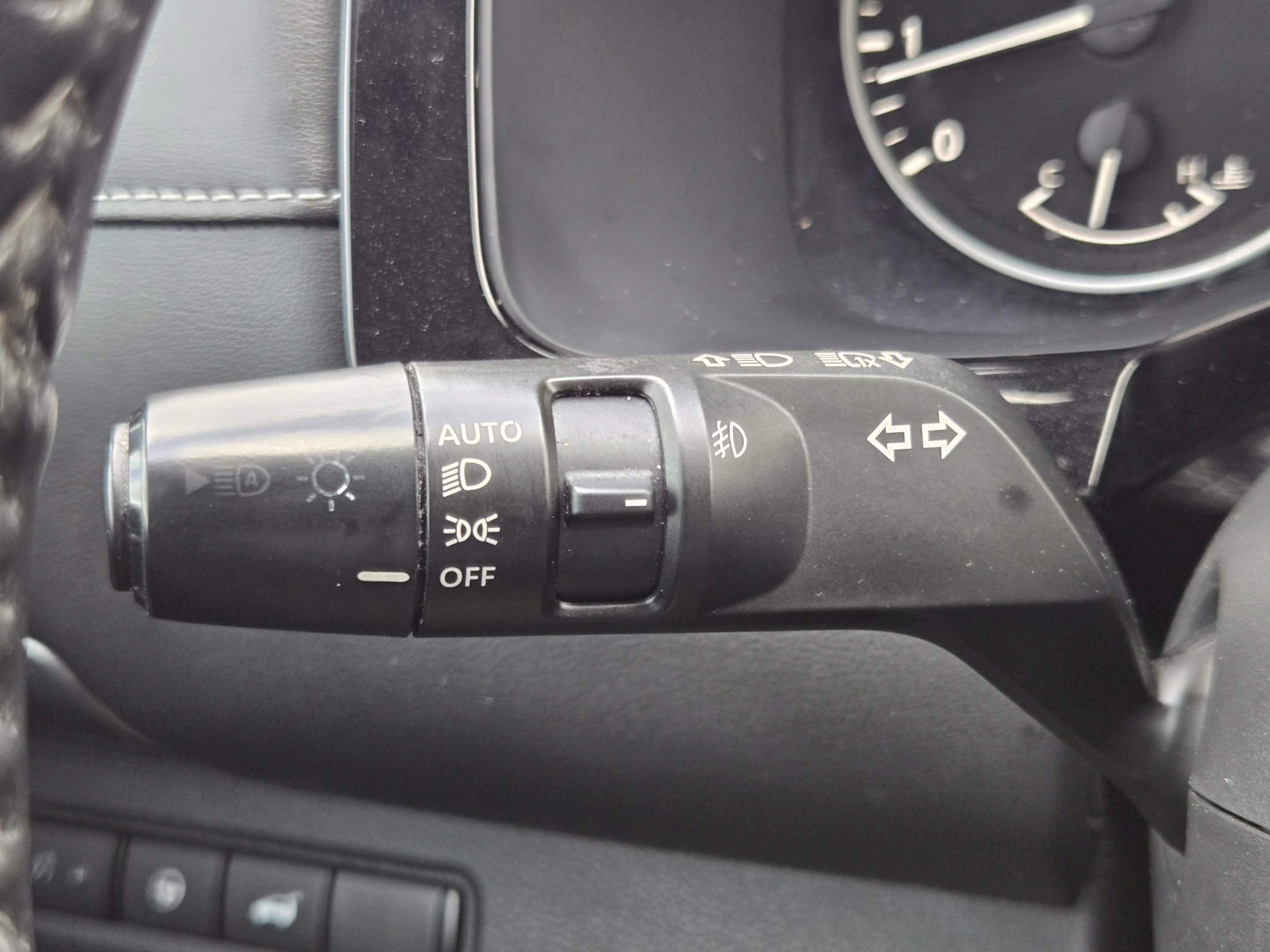 Used 2023 Nissan Pathfinder SL AWD/4WD image 18