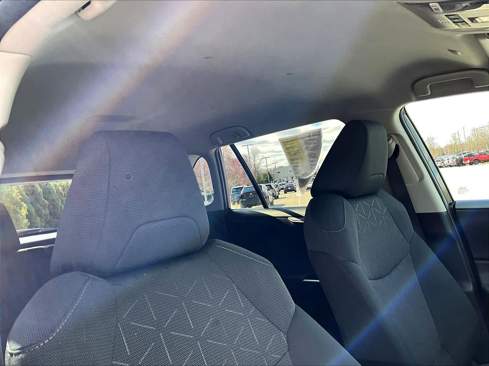 Used 2025 Toyota RAV4 XLE AWD/4WD image 22