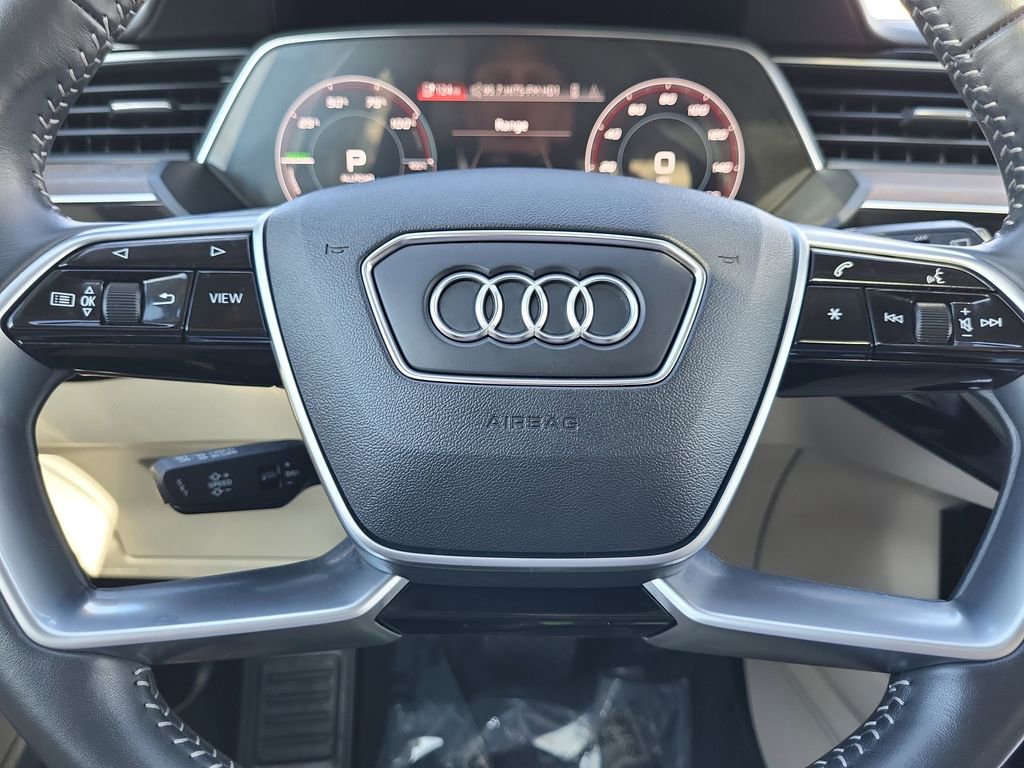 Used 2021 Audi e-tron Premium Plus w/ Premium Plus Package image 18