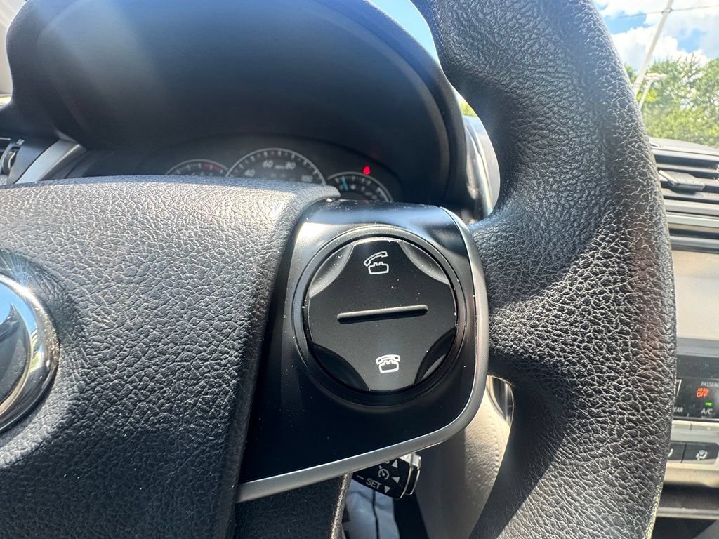 Used 2012 Toyota Camry LE FWD image 18