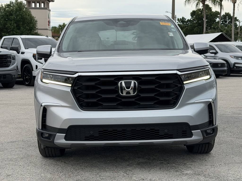 Used 2025 Honda Pilot EX-L image 3