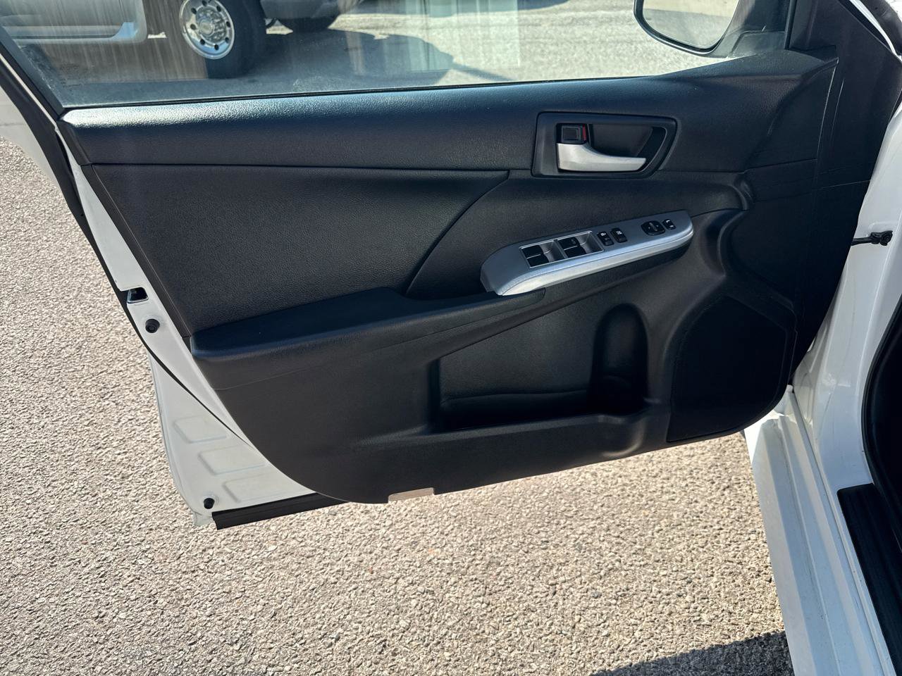 Used 2014 Toyota Camry SE image 11