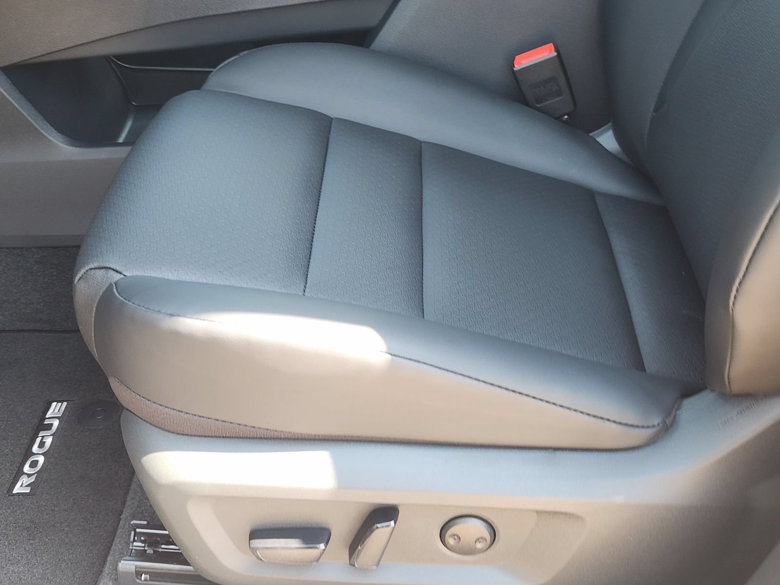 New 2026 Nissan Rogue Dark Armor FWD image 22