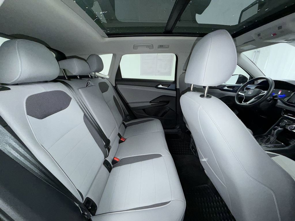 Used 2024 Volkswagen Taos SE image 17
